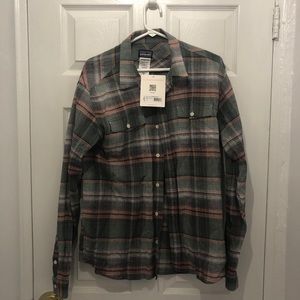 PATAGONIA - NWT - Steersman shirt - gray / orange